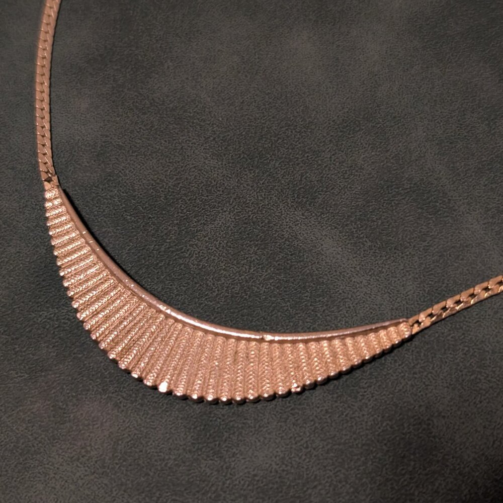 Avon Rose Gold Ribbed Collar Necklace